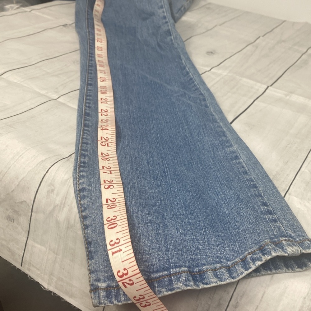 Levi’s Women’s Jeans 550 Relaxed Boot Cut (Size 6L) – Dated Early 2000’s - Picture 8 of 10